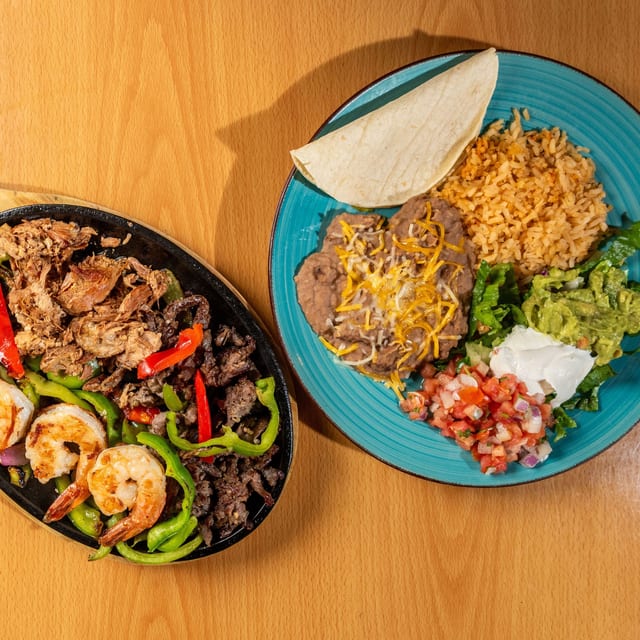 Sizzlin Fajitas for 2 Combo.